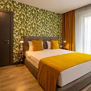 Hotel Parrot